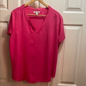 Alex and jordon Pink Short Sleeve Blouse. Lenght 27 pit to pit 22 vneck